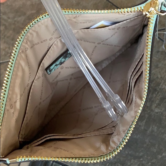 MICHAEL KORS JET SET TRAVEL XL ZIP CLUTCH WRISTLET - Picture 6 of 16